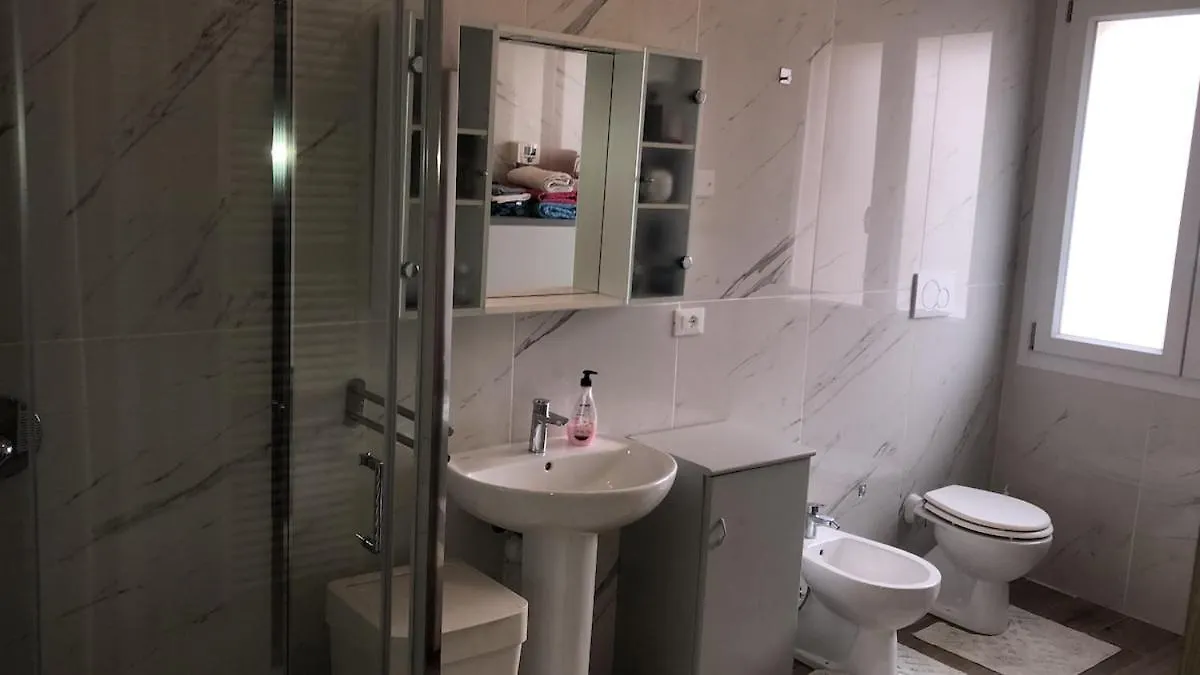 Zevio Home Apartment