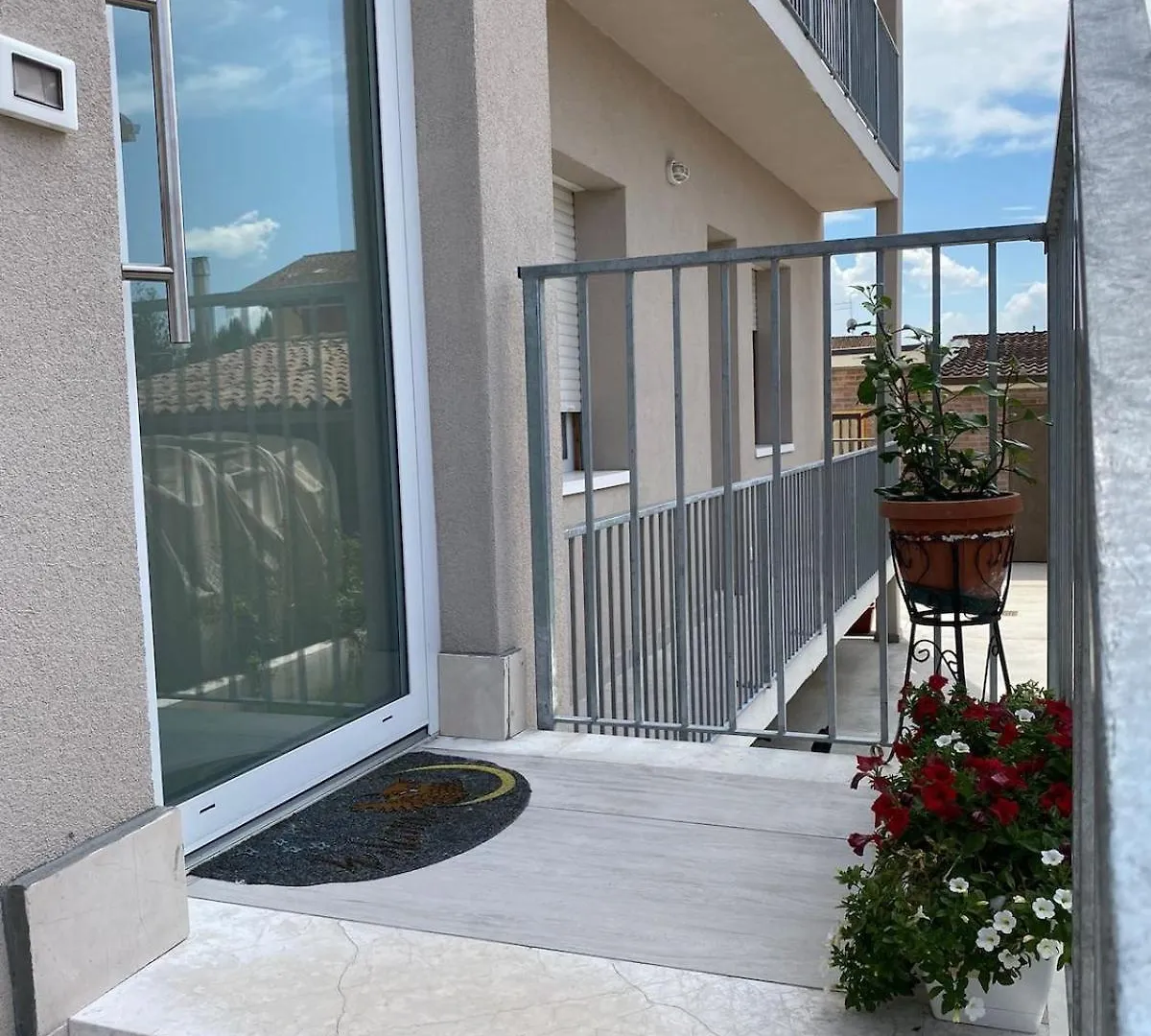 Zevio Home Apartment